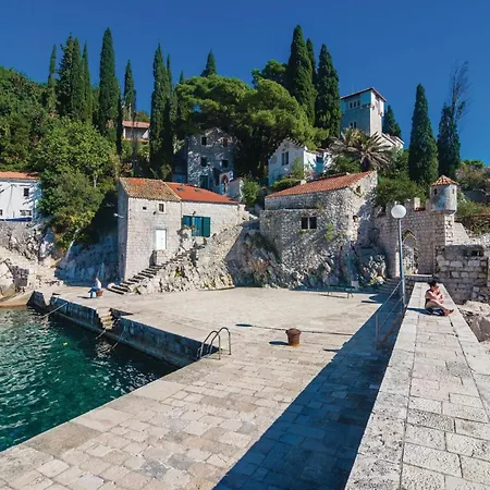 Zaton Veliki 37 Trsteno